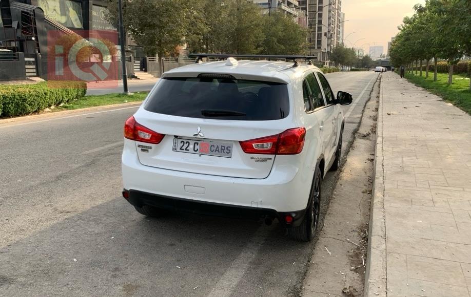 ميتسوبيشي أوتلاندر سبورت